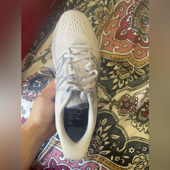 NEW  no tags. No box was sent with shoe purchase. New Balance 860v12 - Picture 2 of 12